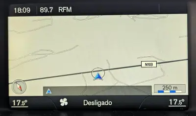 Volvo V40 2014 - 11500 EUR, 154200 km - AUTO.MOTO.pt - 154200km - foto 10 de 20