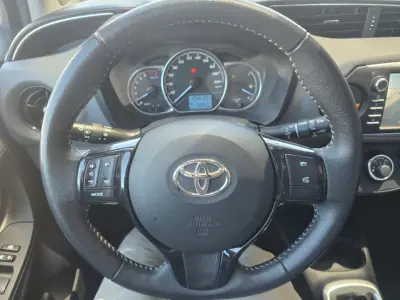 Toyota Yaris 2020 - 13900 EUR, 127000 km - AUTO.MOTO.pt - 127000km - foto 16 de 17