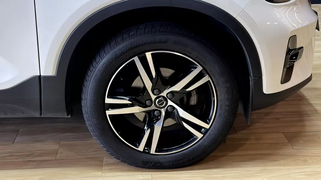 Volvo XC 40 2023 - 29970 EUR, 57000 km - AUTO.MOTO.pt - 57000km - foto 46 de 46