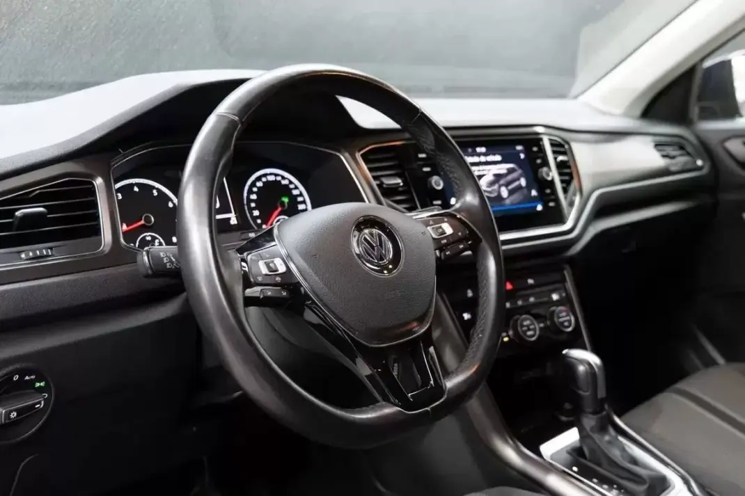 Volkswagen T-Roc 2019 - 21900 EUR, 135000 km - AUTO.MOTO.pt - 135000km - foto 26 de 48
