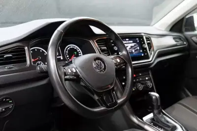 Volkswagen T-Roc 2019 - 21900 EUR, 135000 km - AUTO.MOTO.pt - 135000km - foto 26 de 48