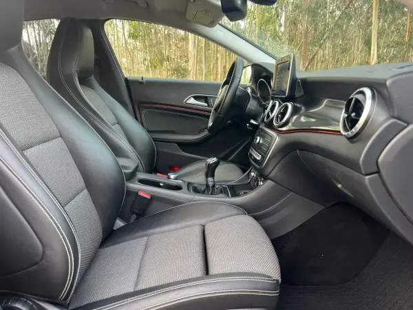 Mercedes-Benz CLA 180 2017 - 18650 EUR, 124000 km - AUTO.MOTO.pt - 124000km - foto 30 de 38