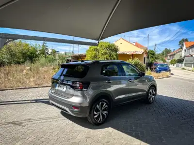 Volkswagen T-Cross 2019 - 15990 EUR, 140000 km - AUTO.MOTO.pt - 140000km - foto 10 de 12