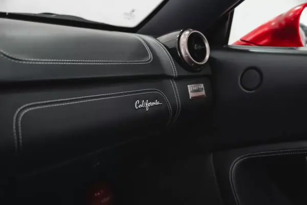 Ferrari California 2010 - 114950 EUR, 60515 km - AUTO.MOTO.pt - 60515km - foto 32 de 37