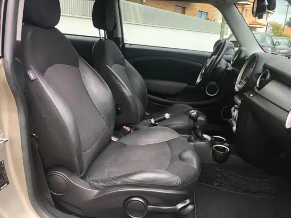 MINI Cooper 2008 - 7999 EUR, 300000 km - AUTO.MOTO.pt - 300000km - foto 24 de 42