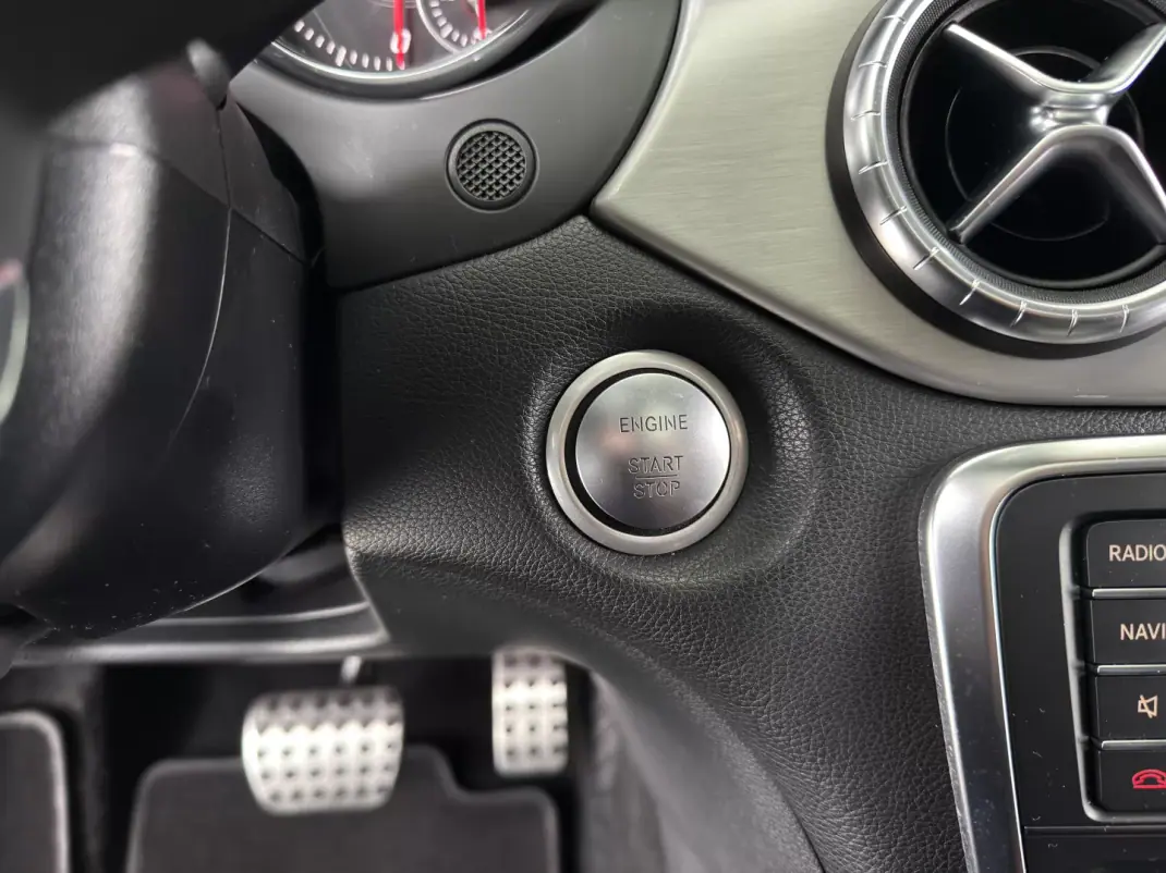 Mercedes-Benz CLA 220 2017 - 18900 EUR, 246604 km - AUTO.MOTO.pt - 246604km - foto 9 de 29