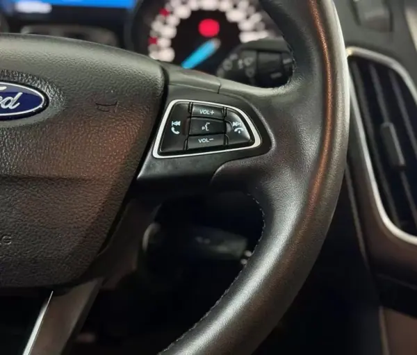 Ford Focus 2018 - 9950 EUR, 76000 km - AUTO.MOTO.pt - 76000km - foto 31 de 50