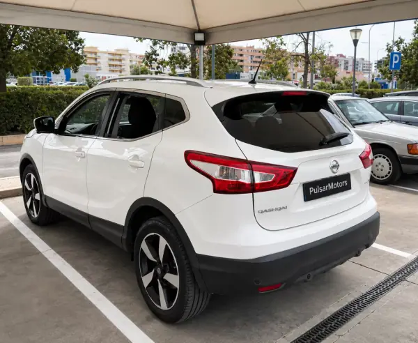 Nissan Qashqai 2015 - 13900 EUR, 141989 km - AUTO.MOTO.pt - 141989km - foto 4 de 12