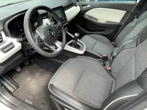 Renault Clio 2022 - 14900 EUR, 91000 km - AUTO.MOTO.pt - 91000km - foto 12 de 14