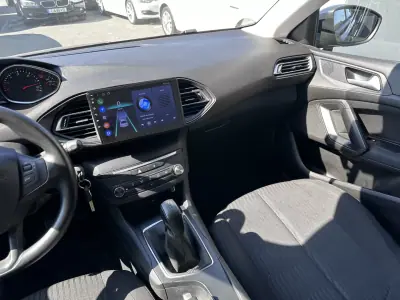 Peugeot 308 2018 - 12500 EUR, 280000 km - AUTO.MOTO.pt - 280000km - foto 23 de 32