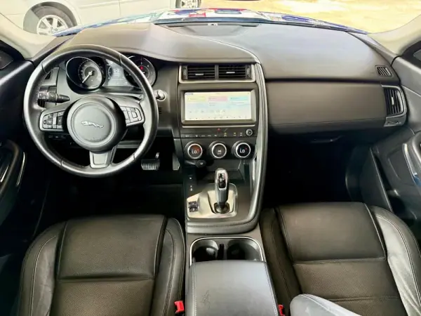 Jaguar E-Pace 2018 - 27990 EUR, 120110 km - AUTO.MOTO.pt - 120110km - foto 11 de 32