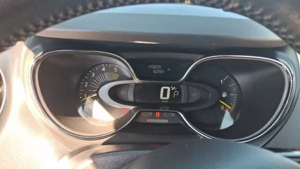 Renault Captur 2016 - 14500 EUR, 145213 km - 145213km - foto 11 de 11