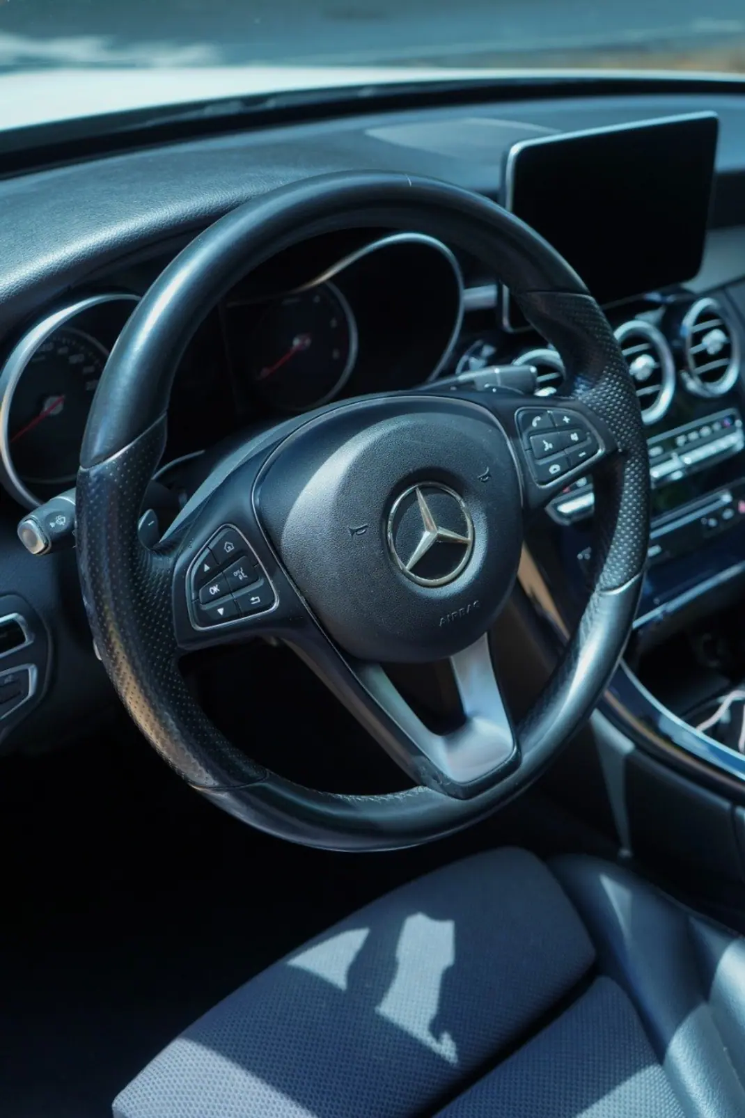 Mercedes-Benz C 220 2017 - 20900 EUR, 174000 km - AUTO.MOTO.pt - 174000km - foto 15 de 31