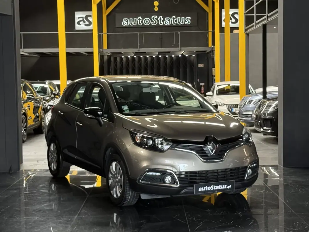 Renault Captur 2016 - 10990 EUR, 67180 km - AUTO.MOTO.pt - 67180km - foto 2 de 30