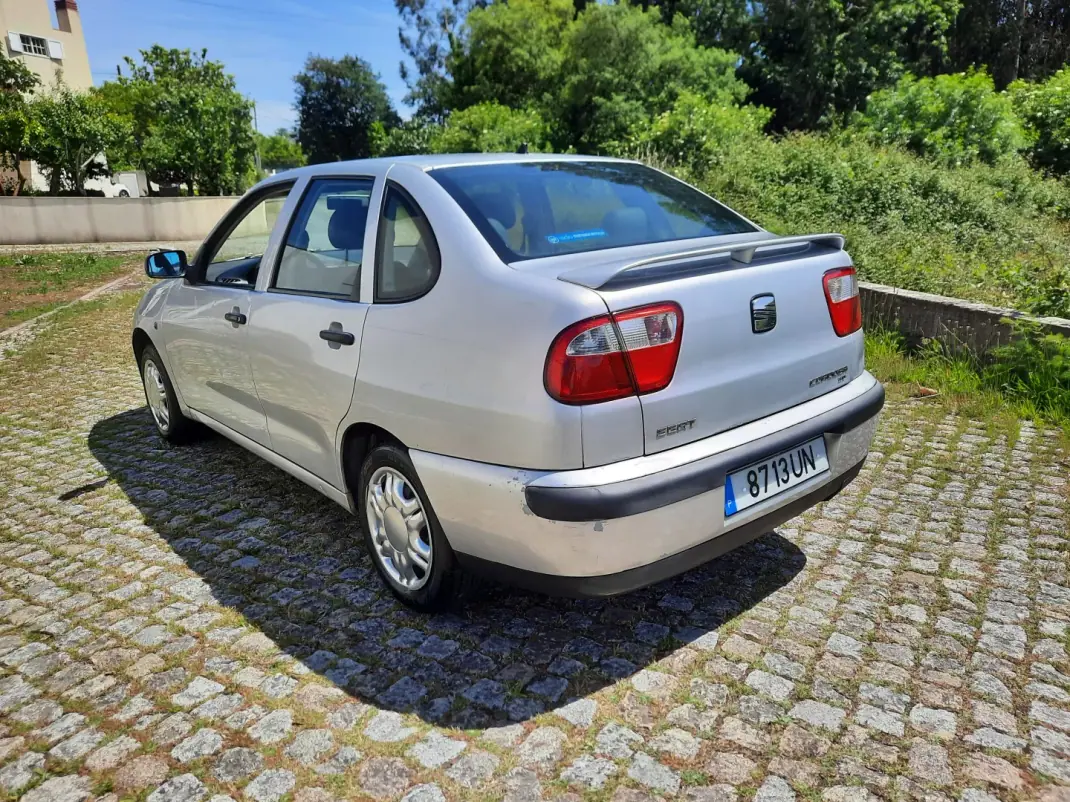 SEAT Cordoba 2001 - 2900 EUR, 206805 km - AUTO.MOTO.pt - 206805km - foto 4 de 12