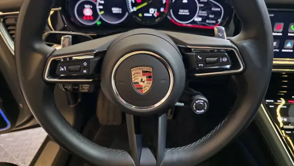 Porsche Panamera Sport Turismo 2024 - 119900 EUR, 45564 km - AUTO.MOTO.pt - 45564km - foto 47 de 63