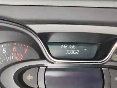 Renault Captur 2017 - 11000 EUR, 143000 km - AUTO.MOTO.pt - 143000km - foto 2 de 22