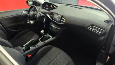 Peugeot 308 SW 2018 - 12650 EUR, 133760 km - AUTO.MOTO.pt - 133760km - foto 45 de 60