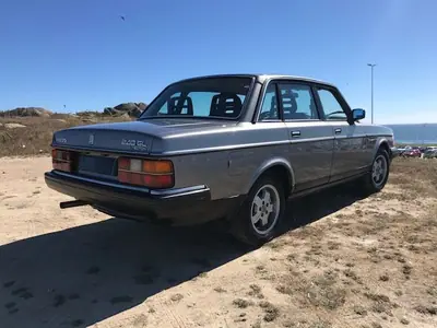 Volvo 244 1987 - 10500 EUR, 317000 km - AUTO.MOTO.pt - 317000km - foto 38 de 41
