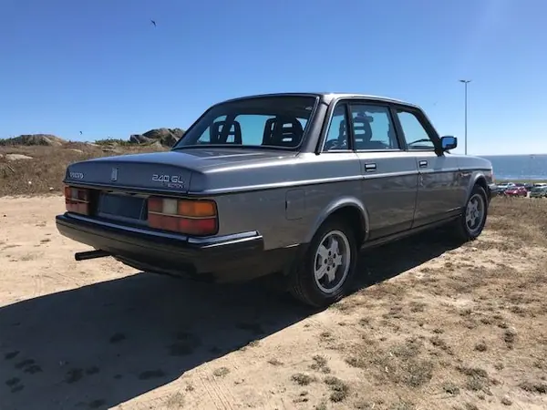 Volvo 244 1987 - 10500 EUR, 317000 km - AUTO.MOTO.pt - 317000km - foto 38 de 41