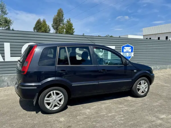 Ford Fusion 2004 - 3950 EUR, 135000 km - AUTO.MOTO.pt - 135000km - foto 6 de 20