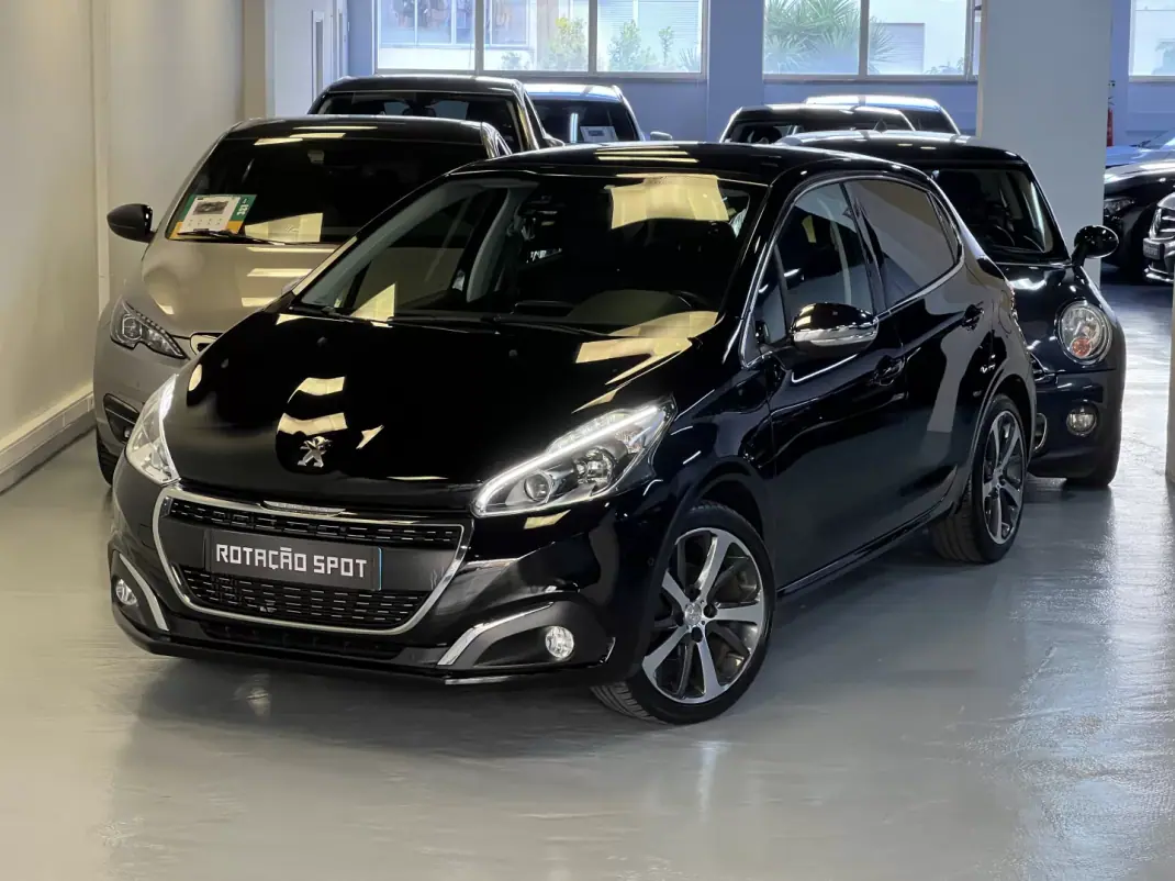 Peugeot 208 2016 - 9990 EUR, 99000 km - AUTO.MOTO.pt - 99000km - foto 1 de 46