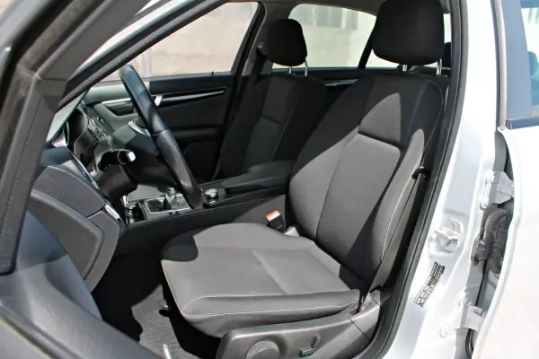Mercedes-Benz C 220 2013 - 15900 EUR, 122723 km - AUTO.MOTO.pt - 122723km - foto 9 de 27