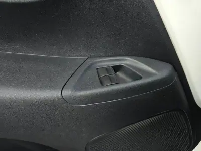 Peugeot 108 2014 - 6750 EUR, 58030 km - AUTO.MOTO.pt - 58030km - foto 25 de 28