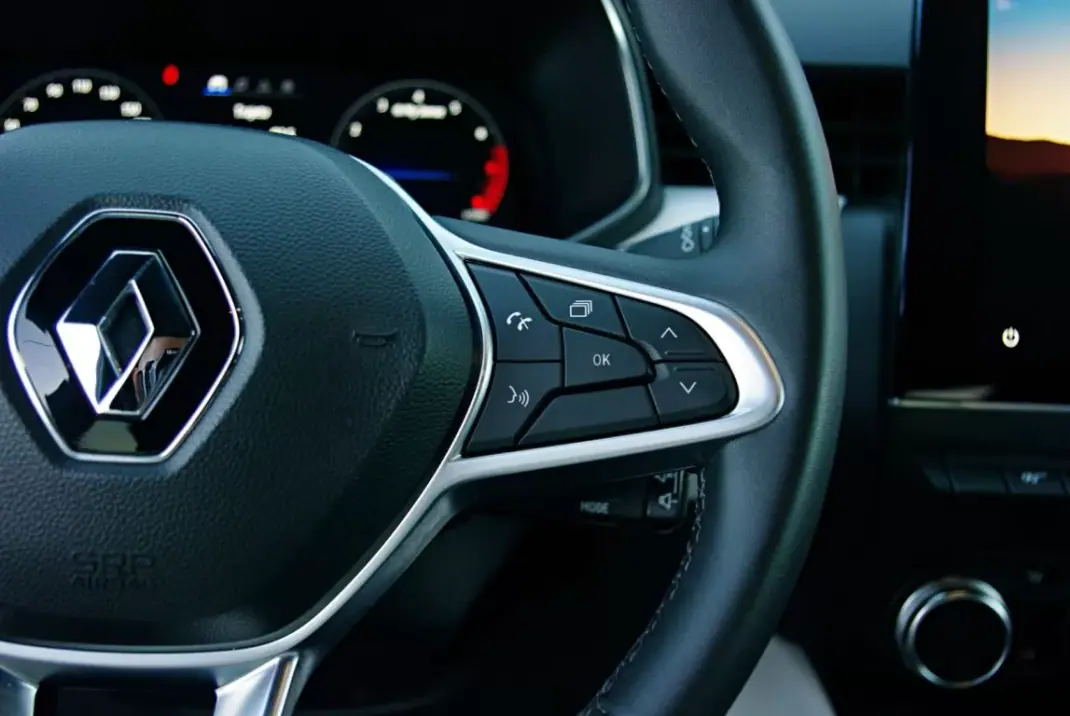 Renault Clio 2023 - 18900 EUR, 26048 km - AUTO.MOTO.pt - 26048km - foto 31 de 40