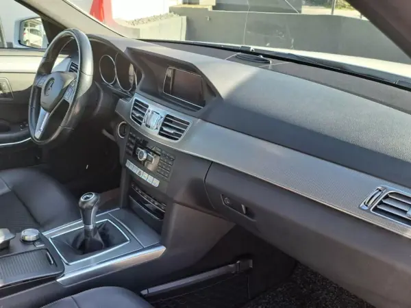 Mercedes-Benz E 220 2014 - 18900 EUR, 213445 km - AUTO.MOTO.pt - 213445km - foto 19 de 46