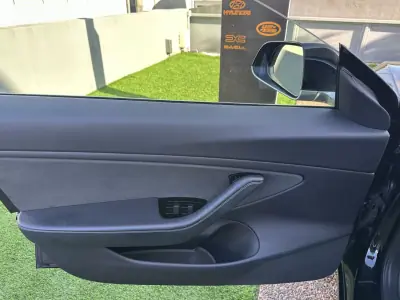Tesla Model 3 2019 - 19900 EUR, 270000 km - AUTO.MOTO.pt - 270000km - foto 51 de 53