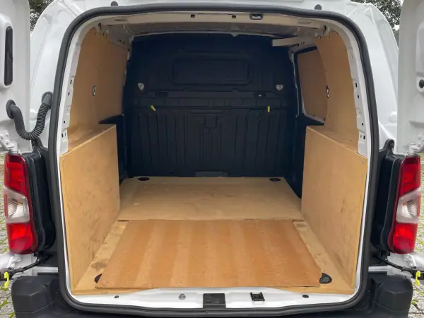 Opel COMBO 2022 - 13450 EUR, 90000 km - AUTO.MOTO.pt - 90000km - foto 22 de 37