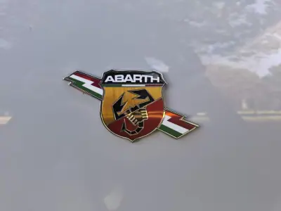 Abarth 695 2023 - 29990 EUR, 6300 km - AUTO.MOTO.pt - 6300km - foto 15 de 46