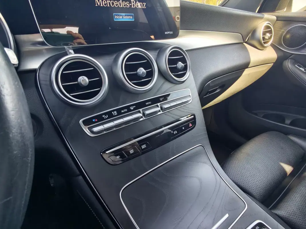 Mercedes-Benz GLC 220 2020 - 44500 EUR, 98000 km - AUTO.MOTO.pt - 98000km - foto 29 de 35