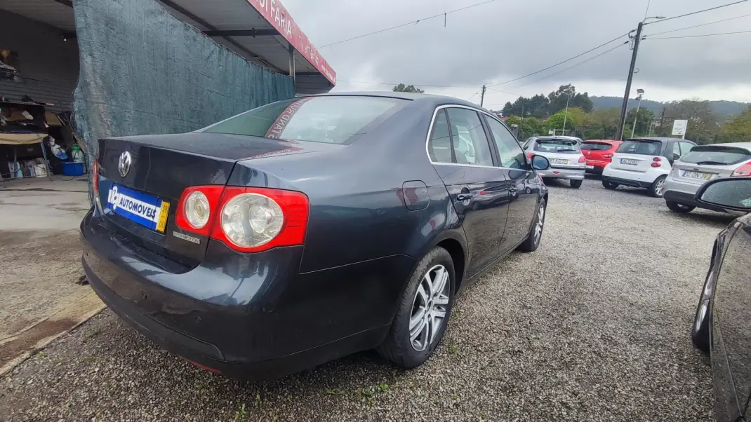 Volkswagen Jetta 2008 - 3800 EUR, 0 km - AUTO.MOTO.pt - foto 15 de 17