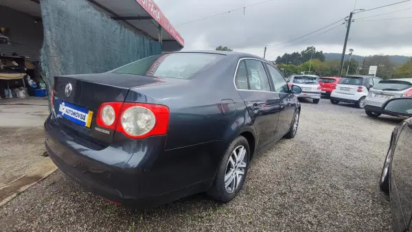 Volkswagen Jetta 2008 - 3800 EUR, 0 km - AUTO.MOTO.pt - foto 15 de 17