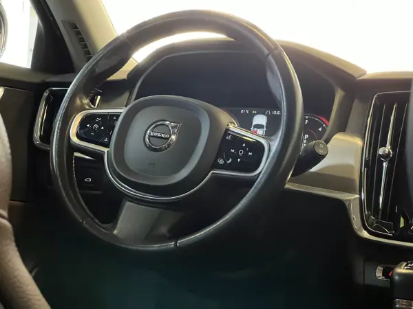 Volvo V90 2018 - 27490 EUR, 160000 km - AUTO.MOTO.pt - 160000km - foto 12 de 53