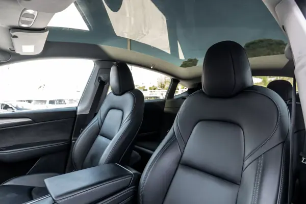Tesla Model Y 2022 - 36900 EUR, 70000 km - AUTO.MOTO.pt - 70000km - foto 10 de 25