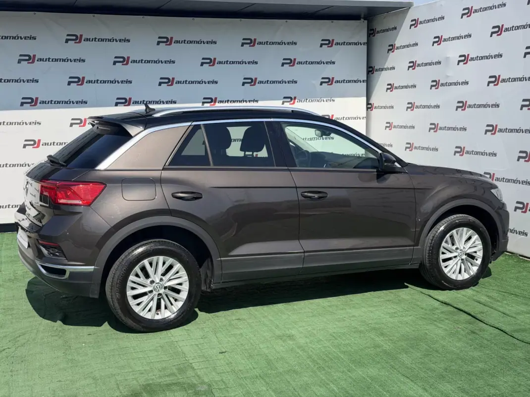 Volkswagen T-Roc 2018 - 16990 EUR, 102000 km - AUTO.MOTO.pt - 102000km - foto 7 de 12