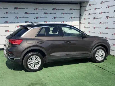 Volkswagen T-Roc 2018 - 16990 EUR, 102000 km - AUTO.MOTO.pt - 102000km - foto 7 de 12