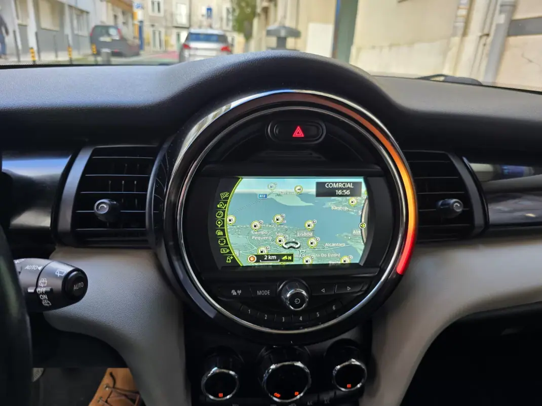 MINI Cooper 2017 - 14999 EUR, 166333 km - AUTO.MOTO.pt - 166333km - foto 18 de 24