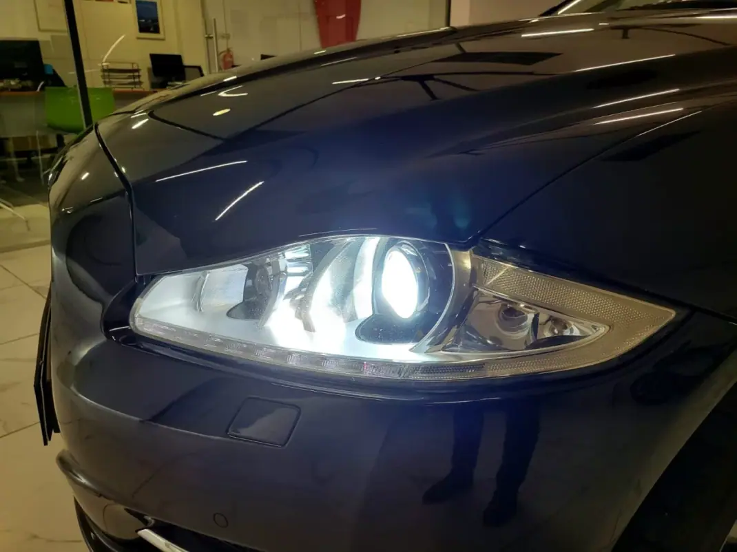 Jaguar XJ 2012 - 19950 EUR, 255600 km - AUTO.MOTO.pt - 255600km - foto 32 de 33