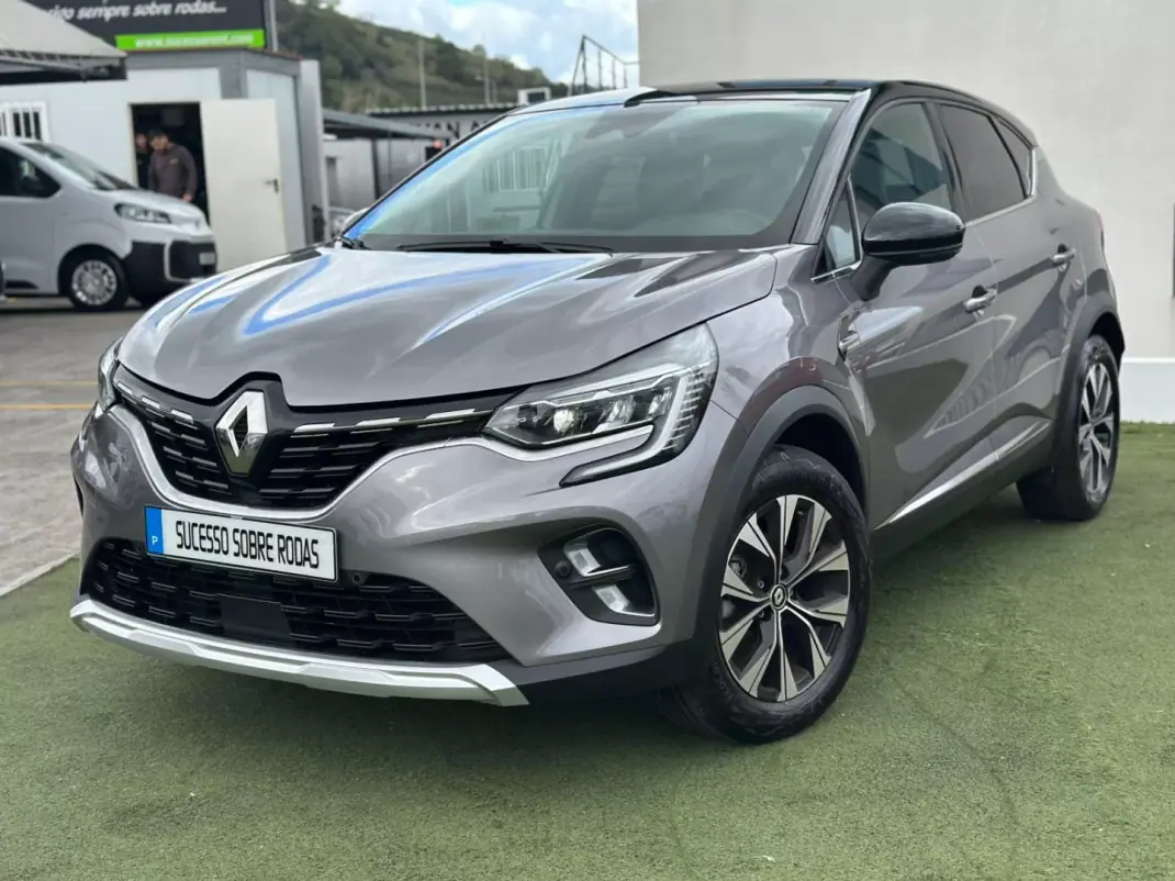 Renault Captur 2023 - 21990 EUR, 8000 km - AUTO.MOTO.pt - 8000km - foto 1 de 22