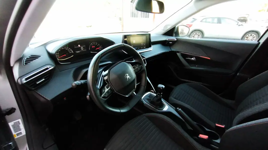 Peugeot 2008 2021 - 17999 EUR, 118000 km - AUTO.MOTO.pt - 118000km - foto 15 de 31