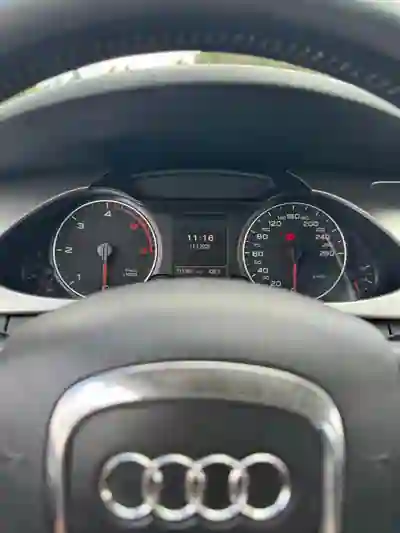 Audi A4 Avant 2011 - 7799 EUR, 312000 km - AUTO.MOTO.pt - 312000km - foto 8 de 12