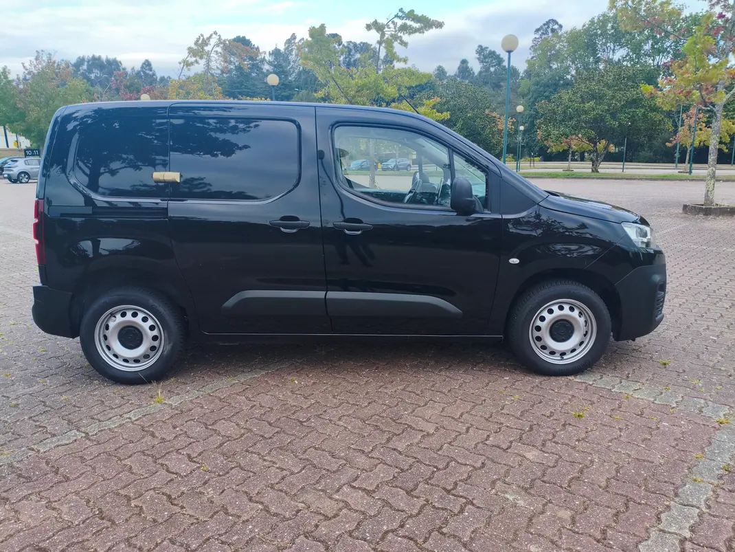 Citroën Berlingo 2021 - 13990 EUR, 180000 km - 180000km - foto 3 de 10