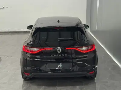 Renault Mégane 2019 - 15990 EUR, 111900 km - 111900km - foto 8 de 28