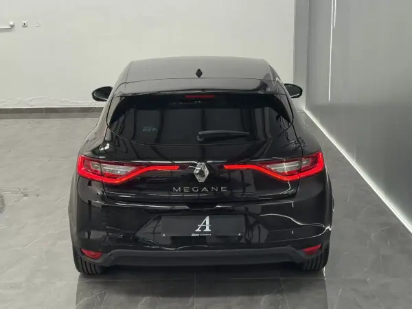 Renault Mégane 2019 - 15990 EUR, 111900 km - 111900km - foto 8 de 28
