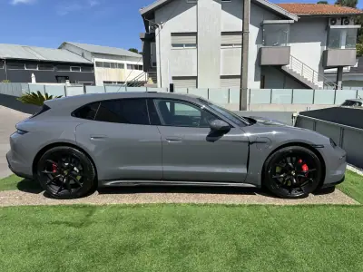Porsche Taycan Sport Turismo 2025 - 130000 EUR, 19000 km - AUTO.MOTO.pt - 19000km - foto 17 de 78