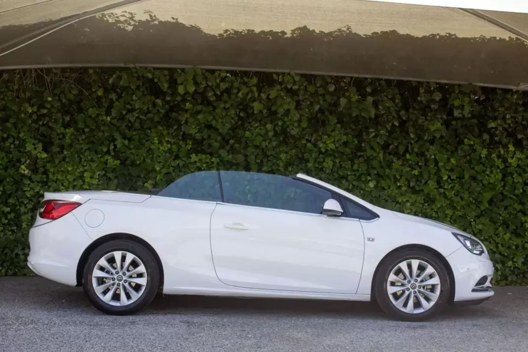 Opel Cascada 2014 - 14900 EUR, 180000 km - AUTO.MOTO.pt - 180000km - foto 5 de 17